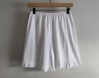 Nylon Lace Shorts Slip Tap Pants - 90s Vanity Fair - Womens Size Medium