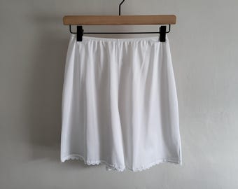 White Nylon Lace Tap Shorts Half Slip - 80s Montgomery Ward - Size Medium