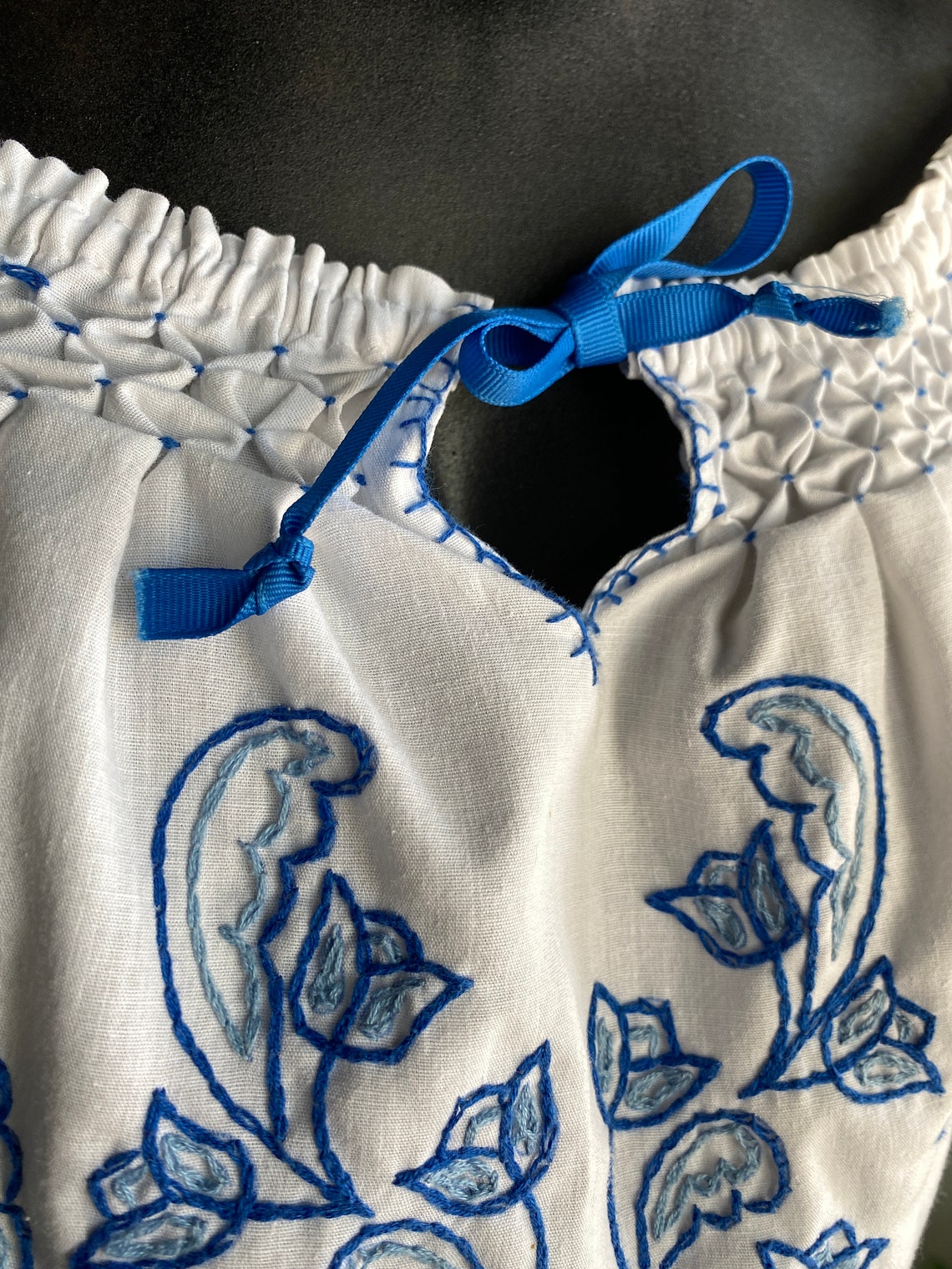 1970s off Shoulder White Cotton Blue Embroidered Scrunchy Puff - Etsy