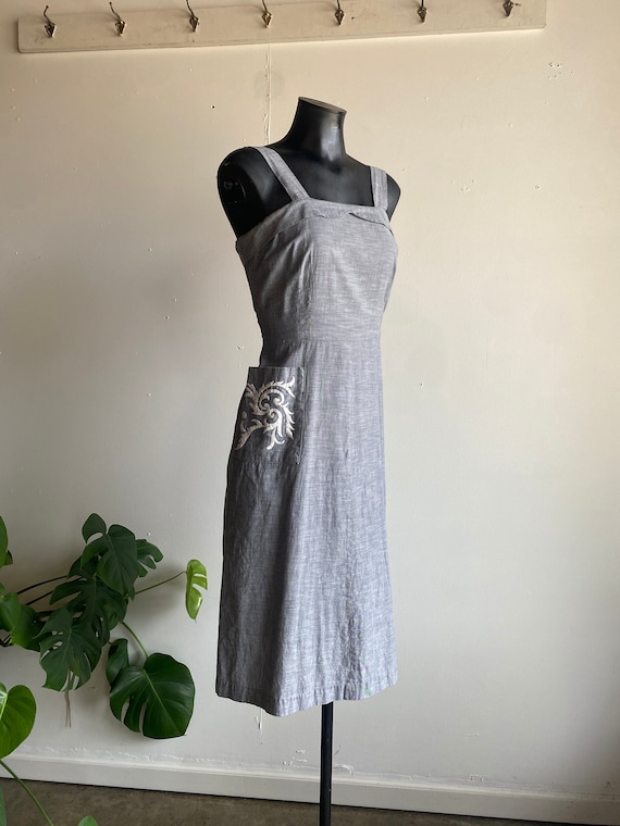 1940s/50s Gray Chambray Embroidered Pocket Sleevel