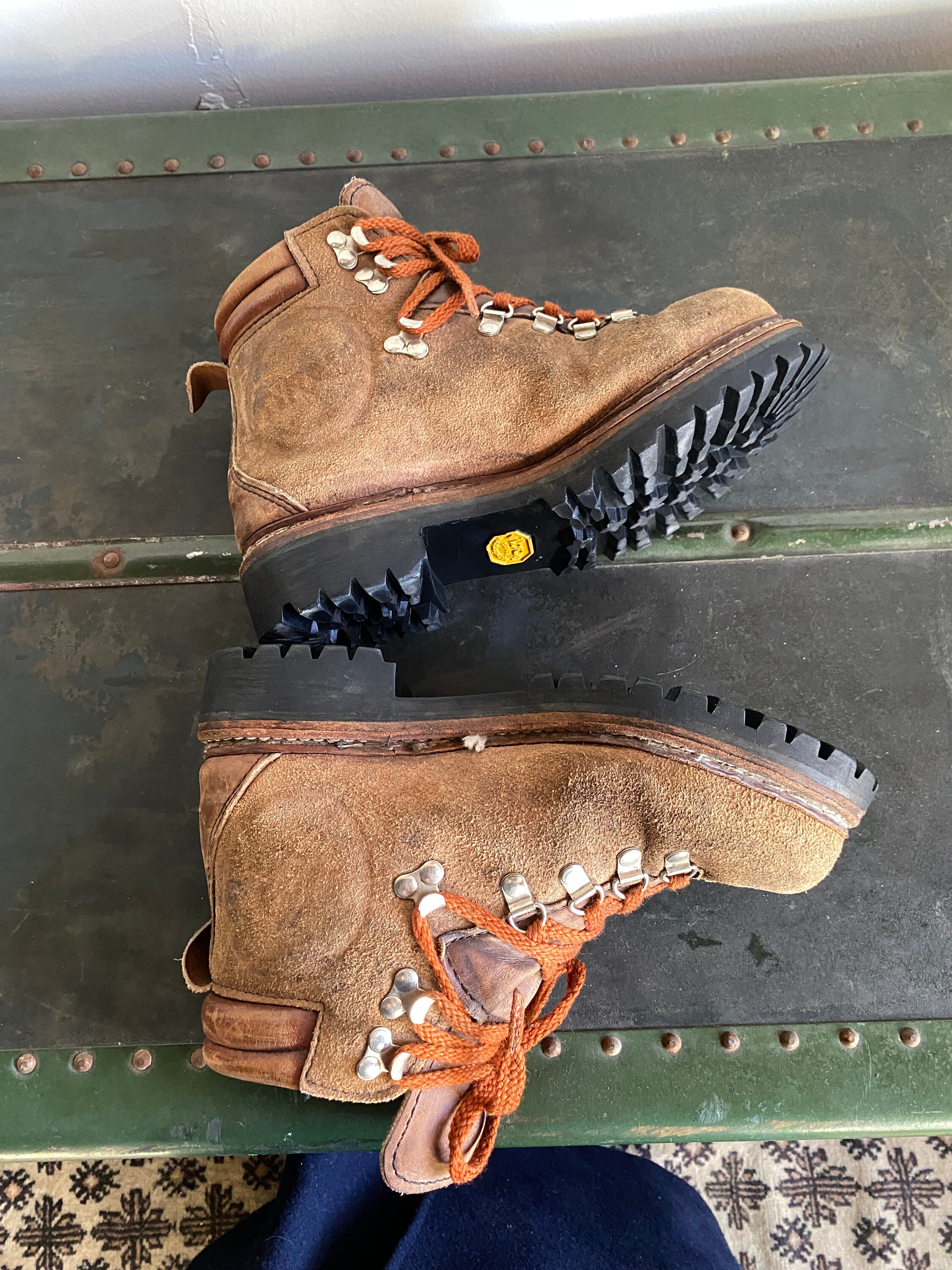 danner suede hiking boots