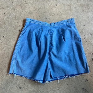 1950s/60a Unbranded Lightweight Back Zip Raw Hem High Rise Shorts 26