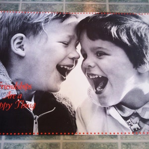 Póster de la amistad de los años 70 Niños con una gran sonrisa *Small World Unlimited* #3