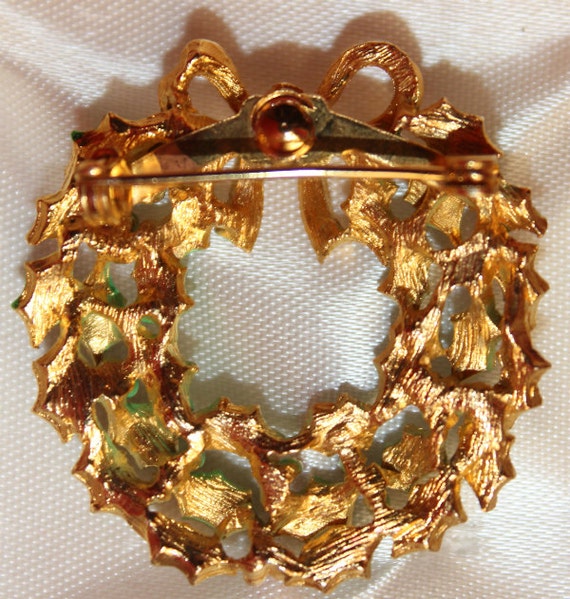 Unsigned Christmas Wreath Brooch