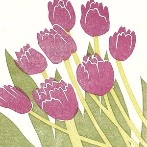 Linosnedekaart tulpen, scharlaken en twee groen