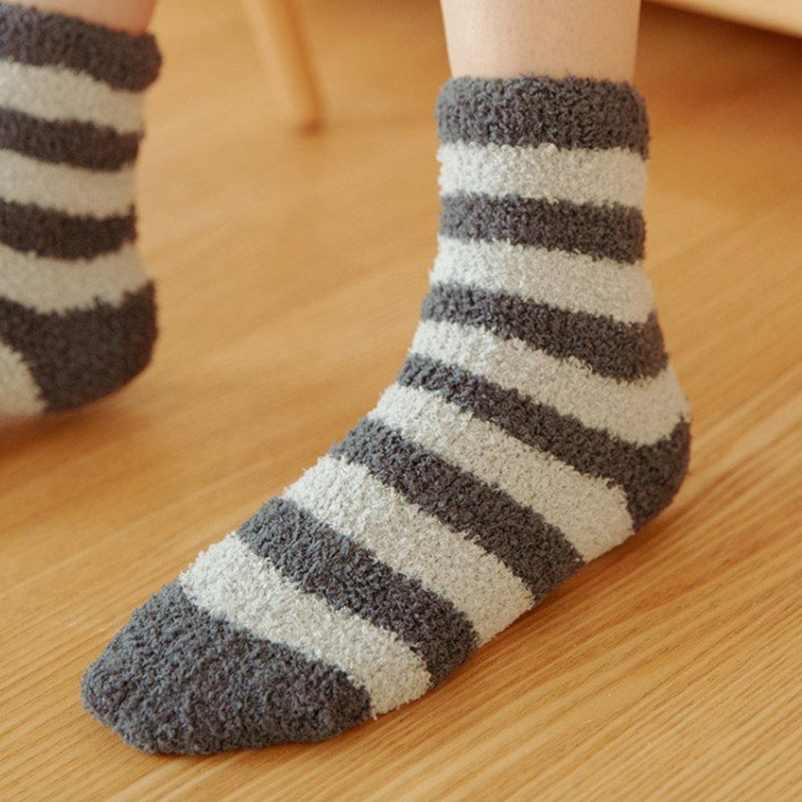 should we sleep with socks on should we sleep with socks on