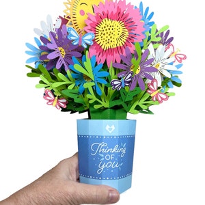 Diverse pop-up wenskaarten met bloemenboeket, extra groot. 3D-pop-upkaarten: liefde, bloemen, bruiloft, aan je denken, gefeliciteerd.