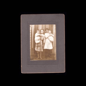 Cabinet Card Photo Edwardian Unusual Blurred Children In Bare Feet 1900s Photo