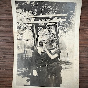 Vintage Snapshot Photograph 1920s Girlfriends On Wishing Well Gay Interest