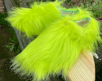 grinch feet slippers