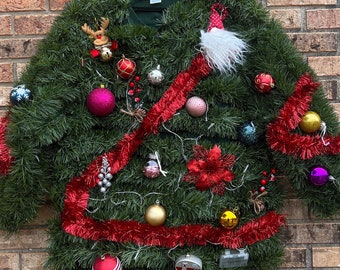Wandelende kerstboom verlicht! Smakeloze lelijke hilarische kersttrui Elke maat op maat gemaakte kleuren/ornamenten kunnen variëren