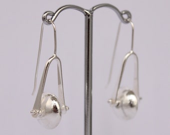 Boucles d'oreilles pendantes en argent, boucles d'oreilles spinner en argent, boucles d'oreilles en argent inhabituelles, perles spinner, spinner violon, argent fait main, argent recyclé