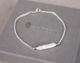 Stick pearl bracelet, pearl and silver chain bracelet, single pearl bracelet, pearl friendship bracelet, recycled silver, layering bracelet