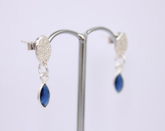 Boucles d'oreilles pendantes en saphir, pendants d'oreilles en saphir, argent et saphir, pierre de naissance de septembre, bijoux en saphir, boucles d'oreilles en pierres précieuses bleues