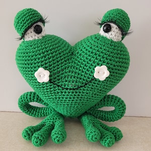 FINISHED Valentine&#39;s Day Crochet toy Heart Frog