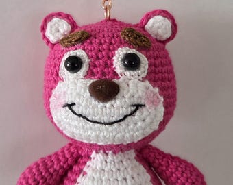 Llavero de ganchillo Oso Feliz Lotso