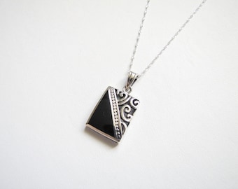 ANKA Sterling Silver Choker Sophisticated Crafted Filigree Onyx Pendant Twist Chain Necklace Fine Jewelry