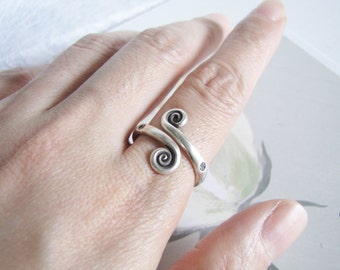 Chic Sterling Silver Ring, Spiral Ring, Oxidized Stamps, Adjustable Ring Size, Unisex Ring, Simple but Modern Everyday Jewelry