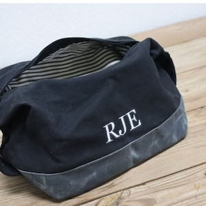 Personalized Groomsmen Dopp Kit, Groomsmen Gift, Toiletry Bag, Groomsmen Bag, Gifts for Him