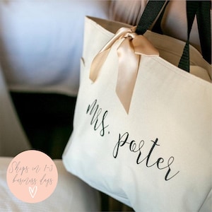 Bridesmaid tote bag~bridal party gifts~ personalized bridesmaid gifts~maid of honor tote bag~