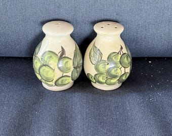 Vintage Hand-Painted Grape Salt and Pepper Shakers - Retro Kitchen Decor