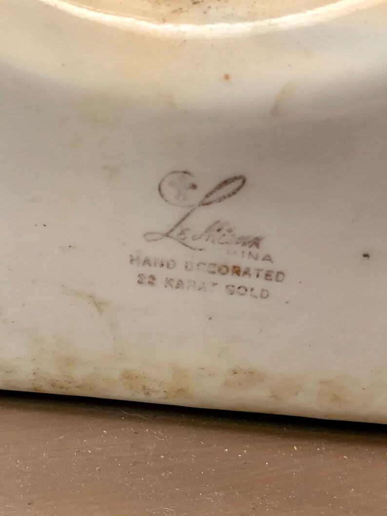 Lighting Art Decor Lamp Hollywood Regency Lamp Le Mieux China Hand Decorated 22 Karat Gold Lamp With Lanshire Movement Clock And Planters Home Living Lighting Art Decor Lamp Hollywood Regency Lamp Le Mieux China Hand Decorated 22 Karat Gold Lamp With Lanshire Movement Clock And Planters Home Living