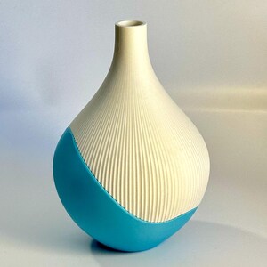 3D Printed Modern Vase – Elegant Harmony for Minimalist Decor, Shelf or Table Accent