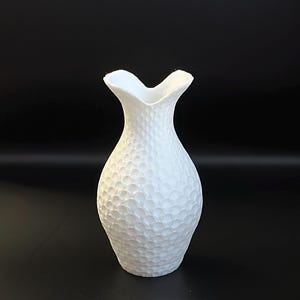 3D Printed Modern Vase – Elegant Lange Design for Minimalist Decor, Shelf or Table Accent