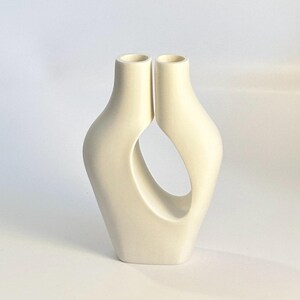 3D Printed Modern Vase – Elegant Cutout Vase  for Minimalist Decor, Shelf or Table Accent