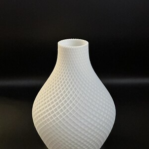 3D Printed Modern Vase – Elegant Melissa for Minimalist Decor, Shelf or Table Accent