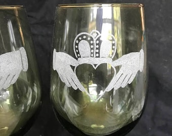 Celtic claddagh hand etched wine glass - Celtic, claddagh, hand etched, engraved, wine glass, glassware, home decor, gift, h