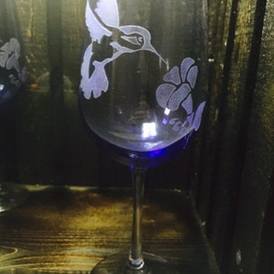 Hummingbird and flower hand etched stemmed wine glass - hummingbird, birds, engraved, wine glass, champagne glass, glassware, holiday, gift