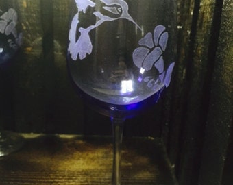 Hummingbird and flower hand etched stemmed wine glass - hummingbird, birds, engraved, wine glass, champagne glass, glassware, holiday, gift