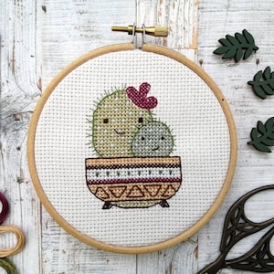 VENTE DE LIQUIDATION, point de croix de cactus, broderie de cactus, cadeau pour les amateurs de plantes, carte de cactus, motif de point de croix, mini cerceau, point de croix facile.