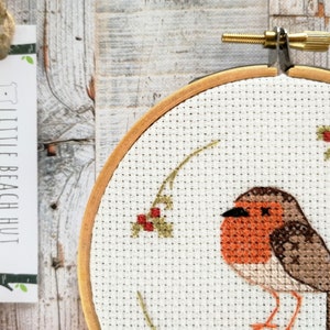 Little robin cross stitch pattern, embroidery pattern, bird lovers gift, PDF pattern, beginners project, Christmas card insert, downloadable