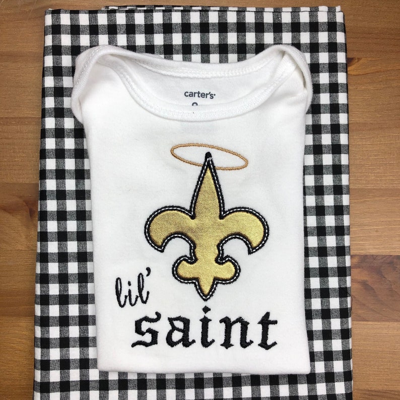 Fluer-de-lis saint applique embroidery design for boys and girls