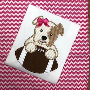 Descarga de diseño de bordado de aplique de Bulldog con fútbol