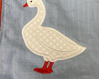Goose applique embroidery design for use with an embroidery machine.