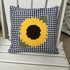 Sunflower Zig-Zag applique embroidery design file for use with an embroidery machine