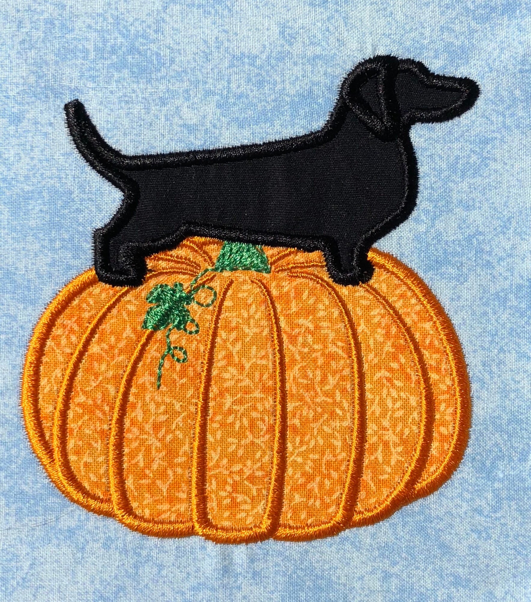 Dachshund in Pumpkin Funny Halloween Gráfico por T-Shirt Empire