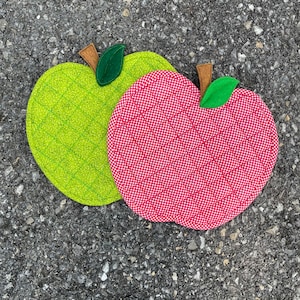 ITH Quilted Apple Potholder or Trivet embroidery design file for use with an embroidery machine
