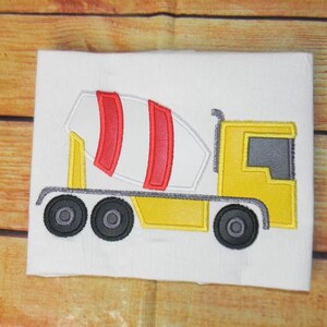 Diseño de bordado de aplicación de camión de hormigón mezclador de cemento para niño pequeño, uso con máquina de bordar, tema de construcción de carreteras