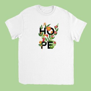 Camiseta Hope con letras de flores blancas, camisa de recuperación con esperanza, regalo de pensamiento positivo, camiseta de autooptimización, zarcillos