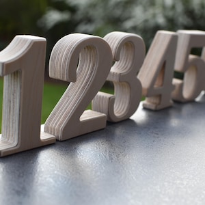 1-18 4 cale Drewniane numery, Wolnostojące numery stołów weselnych do dekoracji, Samodzielne numery stołów kawiarnianych lub restauracyjnych, Rekwizyty do zdjęć