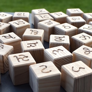 36 Gujarati Alphabet Holzblöcke, Spielzeugblöcke mit eingravierten Gujarati-Buchstaben, personalisierte Gujarati-Buchstabenwürfel, Weihnachtsgeschenkidee