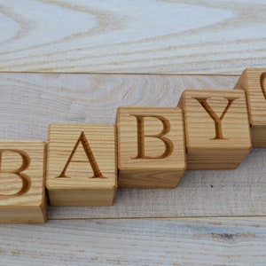 Bloques de madera personalizados de 1,6'', bloques de nombres de bebés, regalo de baby shower de cumpleaños para niños, bloque de letras del alfabeto de madera grabado, bloque de guardería ABC