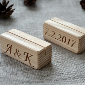 16 gepersonaliseerde houten tafelnummerhouders voor bruiloft en feest, aangepaste rustieke tafelnummerhouder, restauranttafelnummerhouder