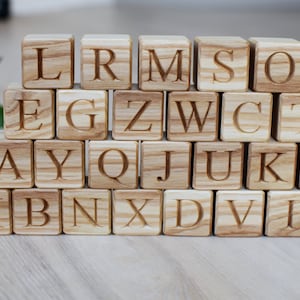 26 bloques de madera pequeños con alfabeto inglés, bloques de madera ABC, bloques de madera personalizados para aprender letras, baby shower, Navidad, Black Friday
