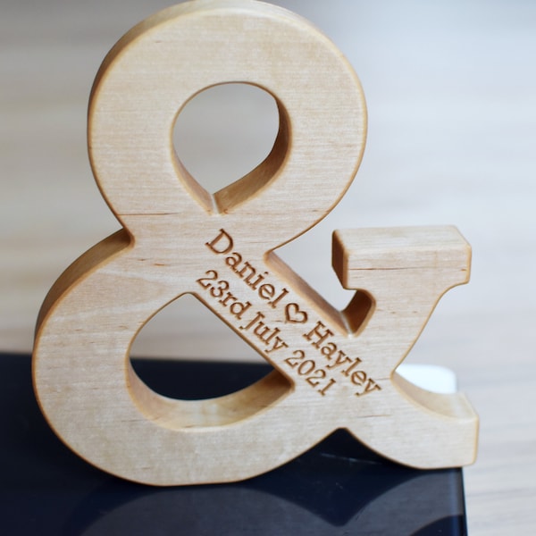 6'' Personnalisé Wood Ampersand Free Standing Wooden Letter Ampersand Valentines Day or Wedding Gift Home Décor 5th Wedding Anniversary