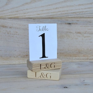 20 gepersonaliseerde hout plaats kaarthouders voor bruiloften, Wedding Favor, DIY rustieke foto houders, aangepaste Cafe of Restaurant Menu houder